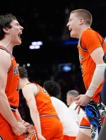 Illinois Looks to Overcome History, Take Next Step Toward Final Four