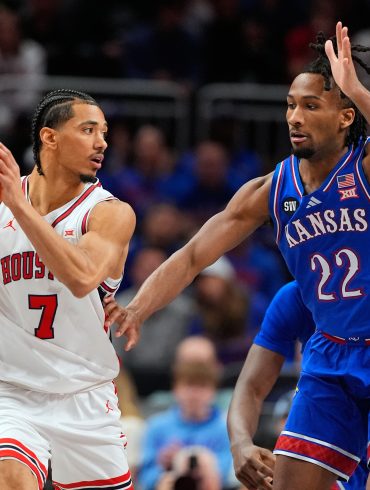 Jaden Bradley’s Buzzer-Beater Lifts No. 2 Arizona Past Iowa State, Into Big 12 Championship
