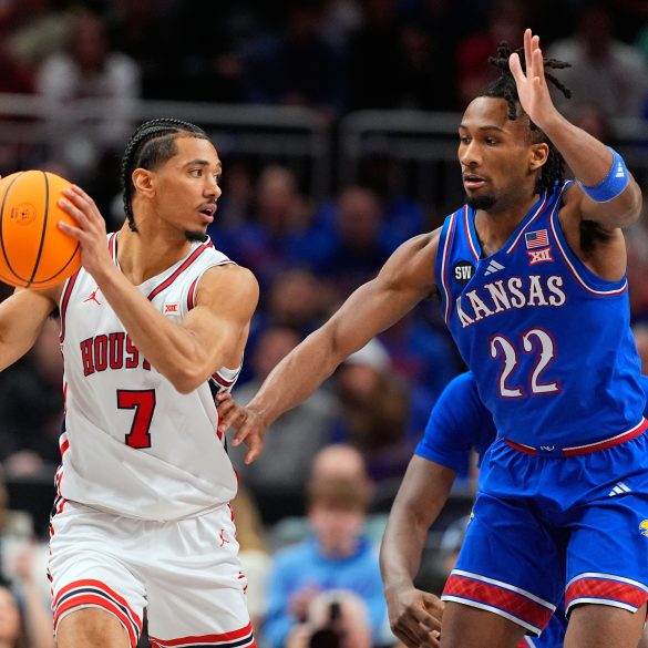 Jaden Bradley’s Buzzer-Beater Lifts No. 2 Arizona Past Iowa State, Into Big 12 Championship