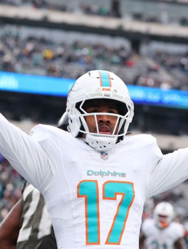 Jaylen Waddle’s Arrival Sparks Fierce Competition in Denver Broncos’ Receiver Room