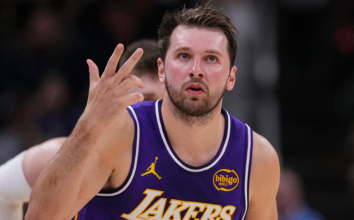 Lakers Ride Hot Streak Into Home Matchup Against Struggling Nets