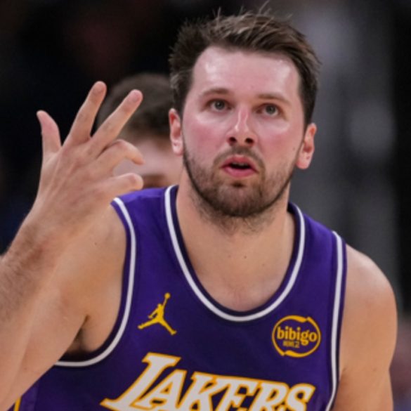 Lakers Ride Hot Streak Into Home Matchup Against Struggling Nets