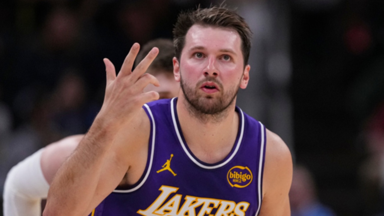 Lakers Ride Hot Streak Into Home Matchup Against Struggling Nets