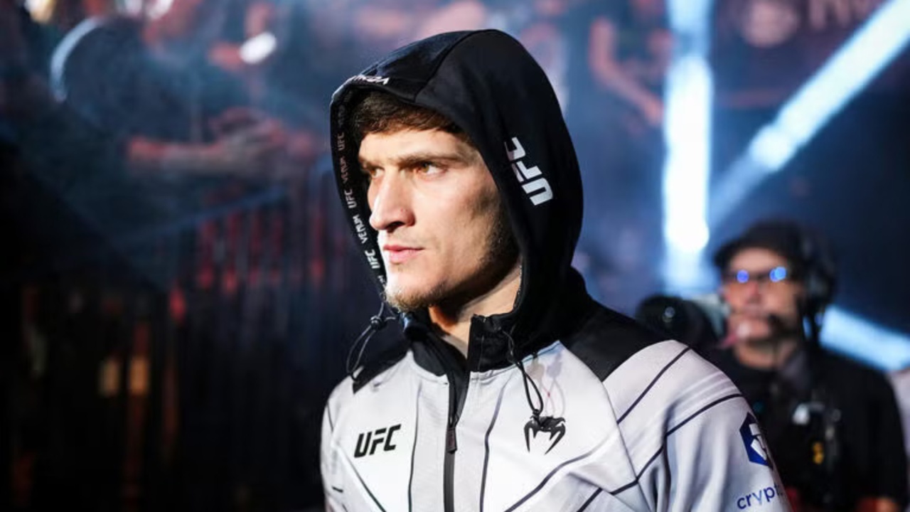 Movsar Evloev Extends Perfect Record, Emerges as Top Contender for Featherweight Title (2) Movsar Evloev Extends Perfect Record, Emerges as Top Contender for Featherweight Title