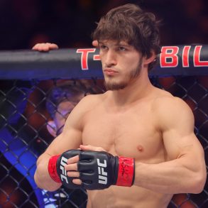 Movsar Evloev Extends Perfect Record, Emerges as Top Contender for Featherweight Title