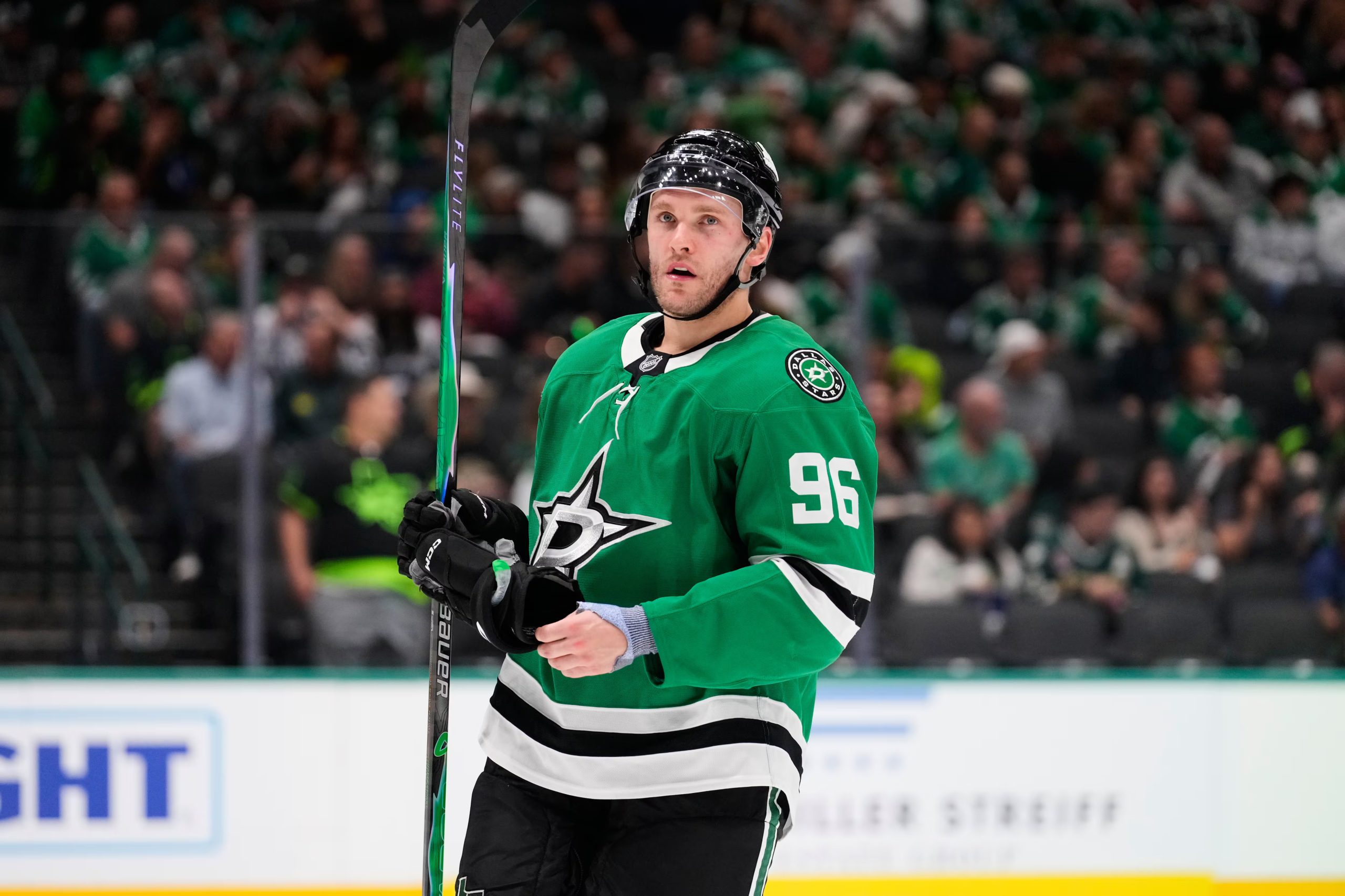 Rantanen Shines in Return as Stars Surge Past Penguins to End Skid