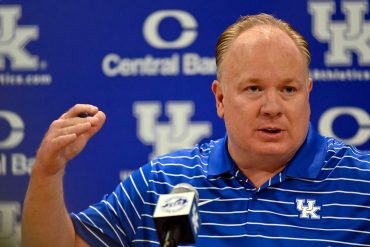Texas Adds Veteran Coach Mark Stoops to Bolster Staff Ahead of 2026 Season