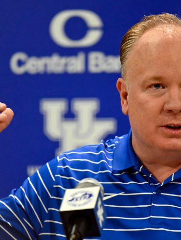 Texas Adds Veteran Coach Mark Stoops to Bolster Staff Ahead of 2026 Season