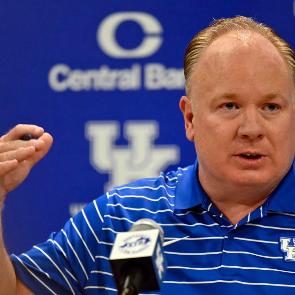 Texas Adds Veteran Coach Mark Stoops to Bolster Staff Ahead of 2026 Season