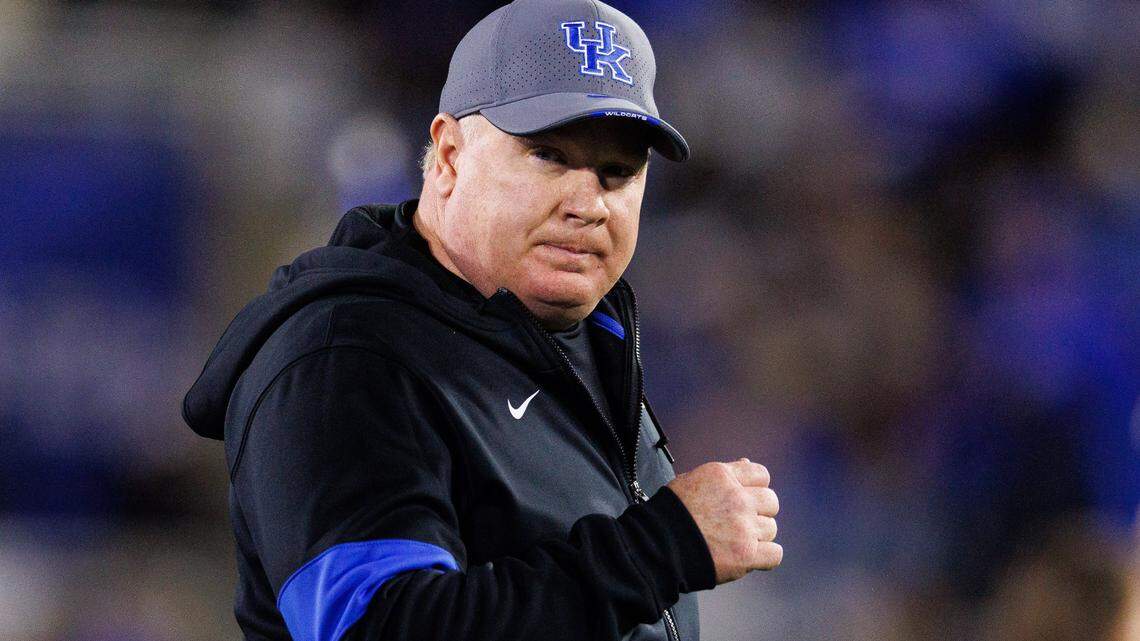 Texas Adds Veteran Coach Mark Stoops to Bolster Staff Ahead of 2026 Season