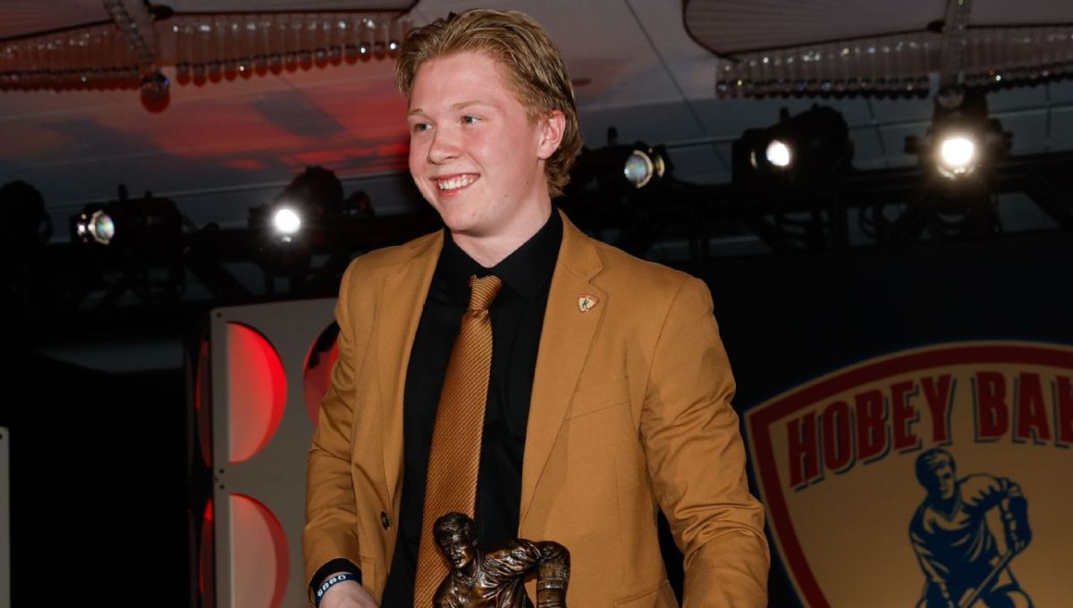 Max Plante Wins 2026 Hobey Baker Award After Historic Season and Family Legacy at Minnesota Duluth