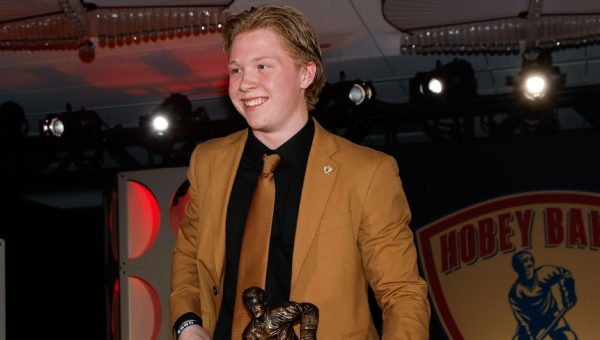 Max Plante Wins 2026 Hobey Baker Award After Historic Season and Family Legacy at Minnesota Duluth
